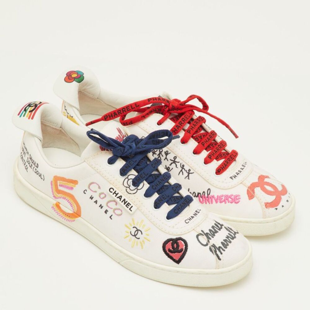 Chanel X Pharrell Cc Size 40 White Canvas Graffiti Print Low Top Sneakers - Picture 4 of 7
